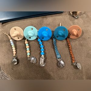 Ryan & Rose FLAT paci/ binkie and clips